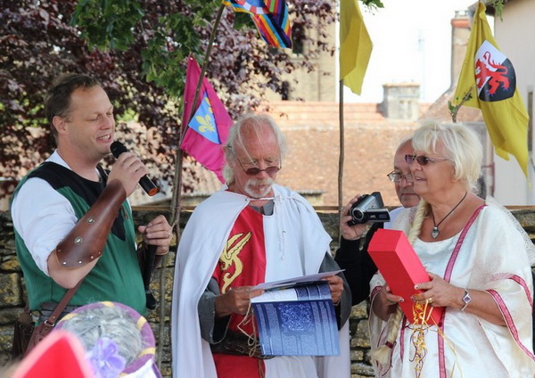 noces-d-or-renouvellent-de-voeux-adeuxmainstenant-ceremonie-laique-12