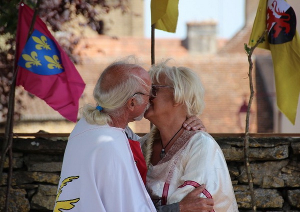 noces-d-or-renouvellent-de-voeux-adeuxmainstenant-ceremonie-laique-18