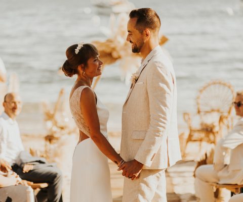 Cérémonie laïque en bord de mer {Juliette & Valentin, juillet 2022}