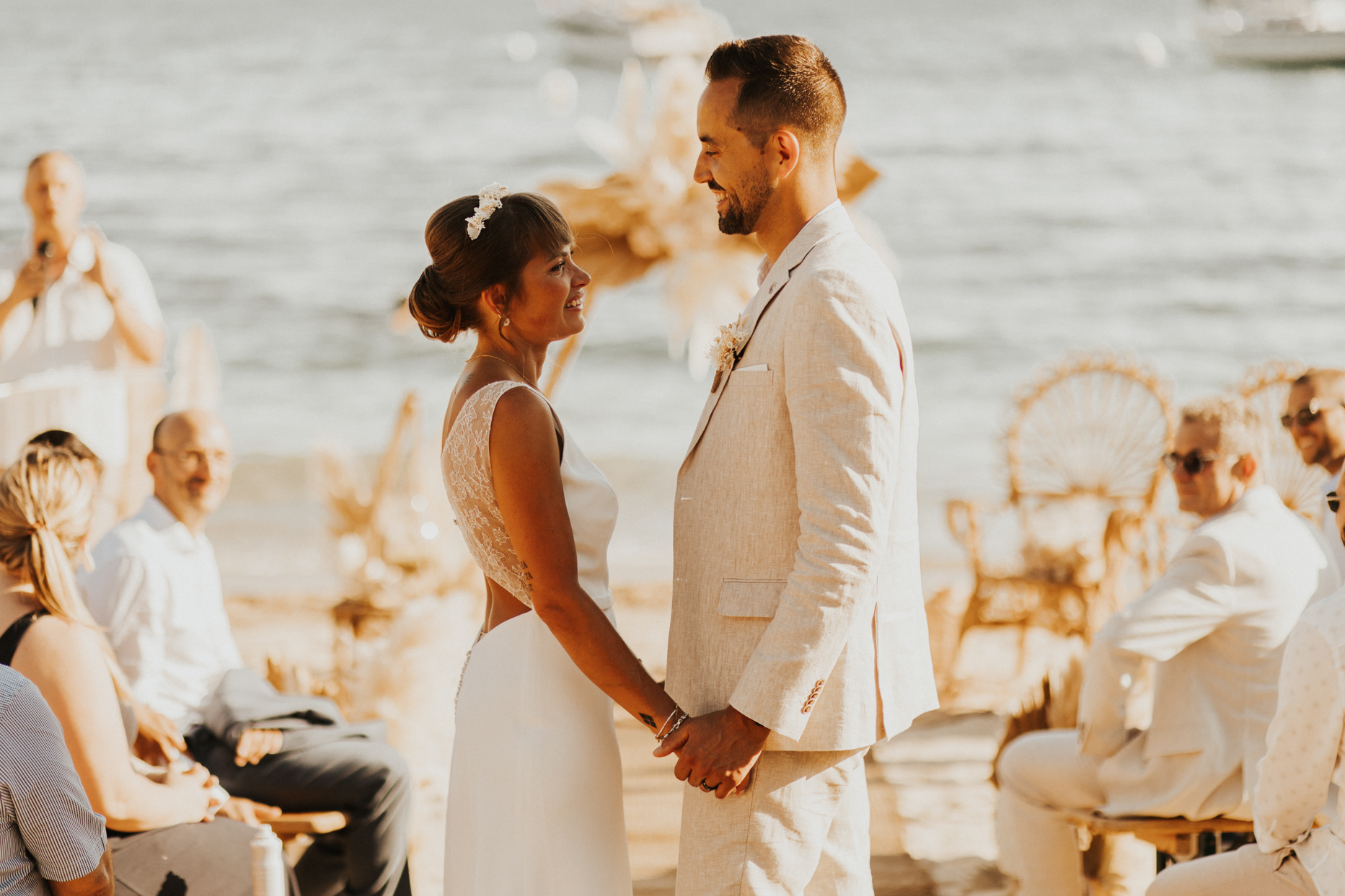 Cérémonie laïque en bord de mer {Juliette & Valentin, juillet 2022}